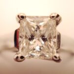 Diamant im Prinzessschliff in Nahaufnahme